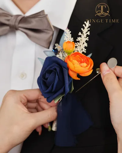 Vista 4 de TINGE TIME Boutonniere - Juego de 6 boutonniere de boda para hombre, Boutonniere para novio, novio y padrino, juego para baile de graduación, boda