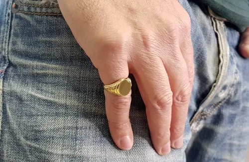 Vista 3 de Elegant Jewel Box Anillo de sello ovalado personalizado unisex en oro sólido de 9k, 14k y 18k, anillo de sello personalizado, anillo Chevalier