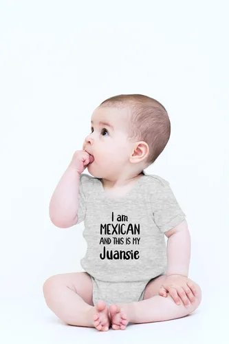 Vista 14 de CBTwear Traje de bebé con texto en inglés "I Am Mexican And This Is My Juansie", ropa de humor unisex