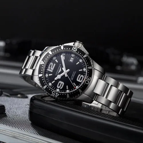 Vista 4 de Longines HydroConquest reloj automático para hombre con esfera negra L3.741.4.56.6, Negro -, Moderno