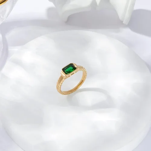 Vista 2 de Anillos de oro con esmeralda, anillos de oro para mujer, delicados anillos verdes cortados con piedras preciosas de esmeralda, circonita cúbica