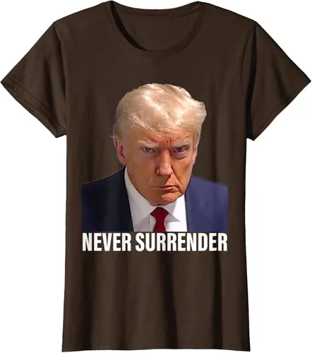 Vista 18 de Camiseta Pro Trump Mugshot Never Surrender para hombre y mujer, Negro