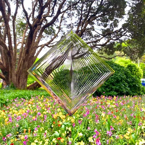 Vista 2 de Molinillo de viento de metal para jardín, arte de jardín al aire libre para patio trasero, decoración colgante al aire libre y spinners para adornos