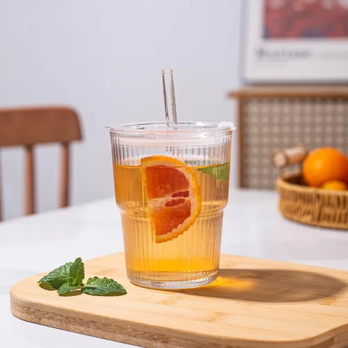 Vista 4 de QWEZXO Vaso de vidrio para café helado de 13 onzas/13.5 fl oz, taza de vidrio de agua de pared gruesa, taza de té con popote y tapa sellada