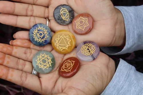 Vista 6 de Jet 7 Chakra Reiki Set Grabado Redondo para Curar Chakra Equilibrio Meditación, Vibraciones Positivas