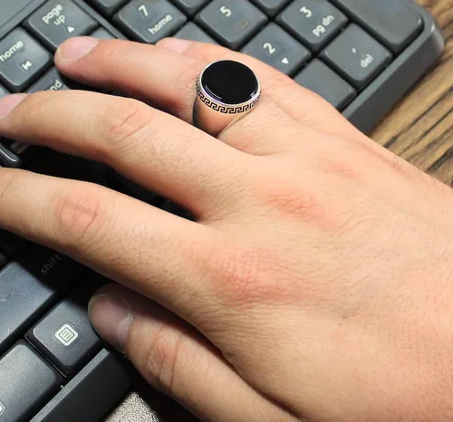 Vista 4 de Anillo de plata de ley 925 maciza con piedra de ónix plano redondo para hombre