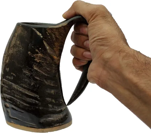 Vista 6 de Juego de 2 tazas de cuerno vikingo, 100% auténtica jarra medieval de cuerno de cerveza con superficie de madera, taza de cuerno vikingos de 16