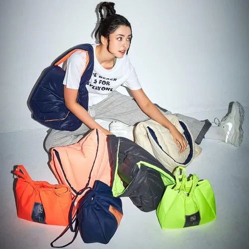 Vista 6 de ROROANCO Bolsa de hombro acolchada para mujer, ligera, convertible en mochila, bolsa cruzada de viaje