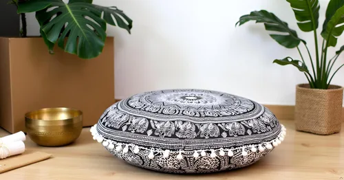 Vista 2 de CRAFT KALA - Funda de cojín redonda de 22" con mandala bohemio para meditación, para sala, asientos, pufs, para sala de estar, sala de yoga, hogar