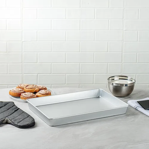 Vista 5 de Restaurantware-Met Lux Molde para Hornear de Lados Rectos de 18 x 12 x 2 Pulgadas, 1 Molde Rectangular para Pastel - Listo para Horno, Congelable