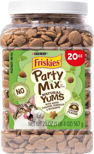 Vista 10 de Friskies fabricado en instalaciones de Purina en EE. UU., golosinas naturales para gatos, Party Mix Natural Yums sabor a hierba gatera