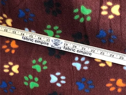 Vista 7 de Tela de invierno con estampado de forro polar, multicolor, diferentes tamaños, 58 pulgadas de ancho, se vende por yarda (negro, variedad de patas)