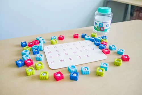 Vista 8 de Educational Insights Alphabet BubbleBrix - Juguetes sensoriales de aprendizaje del alfabeto, manipuladores de alfabetización para preescolares