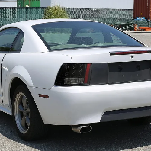 Vista 2 de SPEC-D TUNING - Luces traseras LED negras con señal secuencial Para Ford Mustang 1999-2004 Lente ahumado