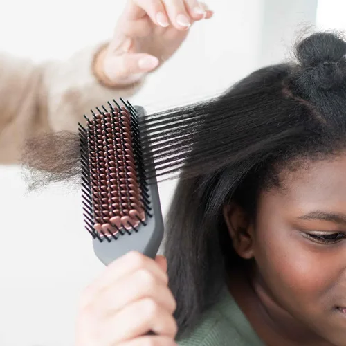 Vista 5 de Hairitage Cepillo alisador de cerámica con calefacción para soplados, voluminizador y alisado, cepillo antiencrespamiento para cabello suave