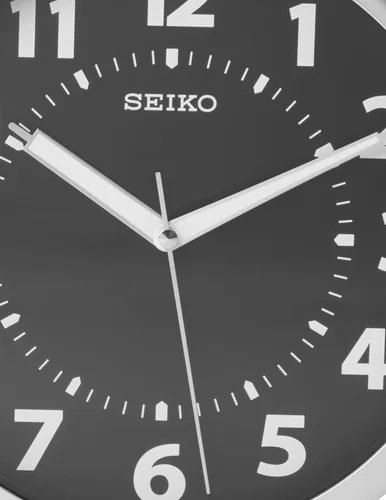 Vista 4 de Seiko Reloj de pared plateado con caja metálica con números luminosos