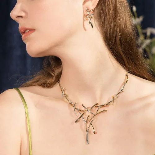 Vista 3 de VIENNOIS Juego de collar y aretes para mujer, gargantilla con colgante de dos tonos, joyería para fiesta de noche, baile de graduación, No es una