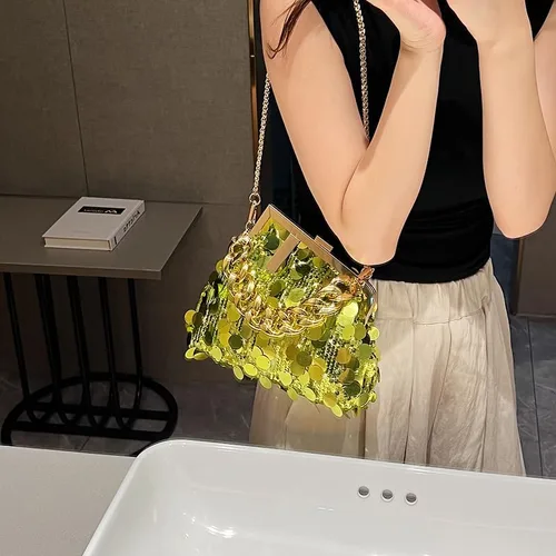Vista 2 de BSLONG Bolso de noche brillante para mujer con cadena de oro grande, bolso de concha brillante y bolso para boda, fiesta y cena