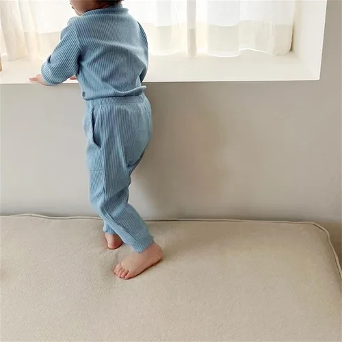 Vista 2 de Conjunto de ropa de dormir de manga larga acanalada para niños y niñas pequeños para primavera e invierno