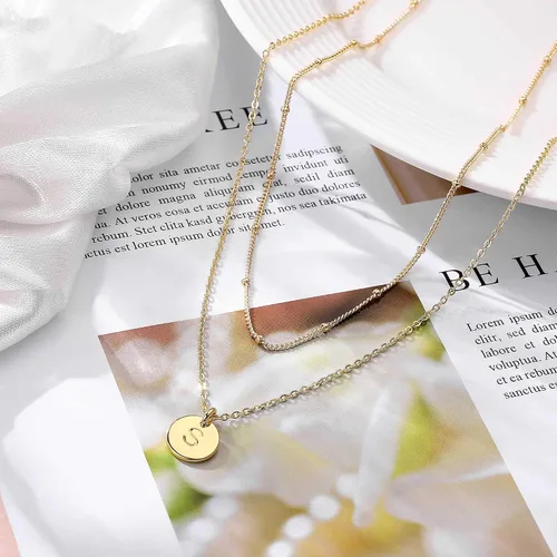 Vista 6 de IEFWELL - Collares con inicial para mujer, oro blanco y oro rosa, grabado de doble cara, dije de moneda martillada, collares escalonados