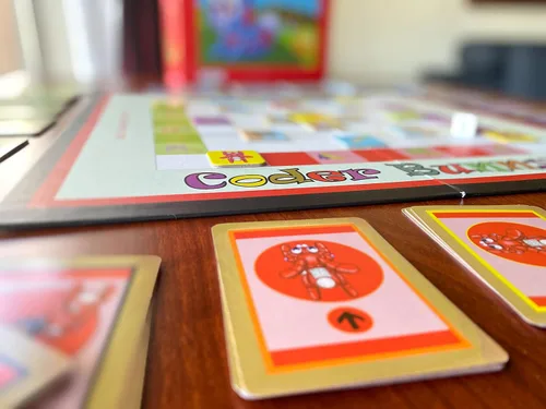 Vista 4 de ¡El juego de mesa de codificación STEM más completo de la historia! Aprende todos los conceptos que necesitas en programación de computadoras en una