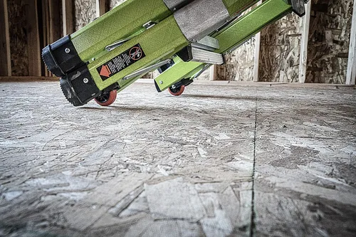 Vista 29 de Little Giant Escaleras Dark Horse 2.0 FG 13', verde de alta visibilidad