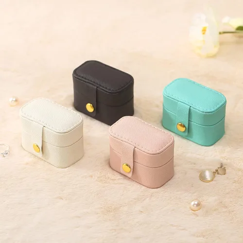 Vista 6 de CASEGRACE Pequeña caja de joyería para anillos, mini joyero de viaje, estuche de almacenamiento portátil para anillos y aretes, regalos para mujeres