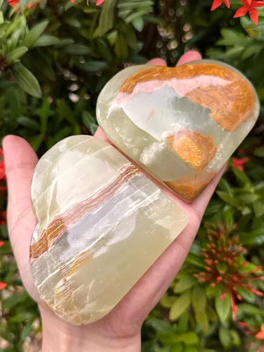 Vista 20 de Corazón hinchado de piedras preciosas al por mayor, corazones hinchados de piedras preciosas pulidas, piedra de palma de cristal, corazón de cristal