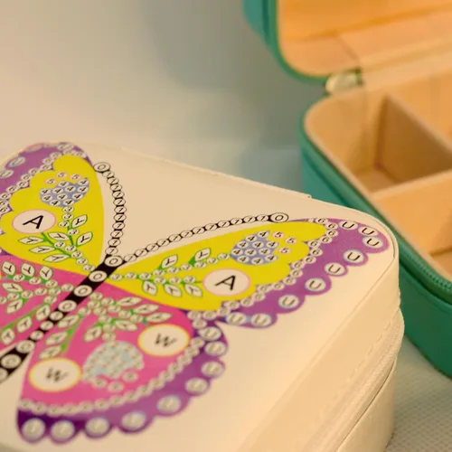 Vista 7 de Paquete de 3 joyeros de viaje de mariposa para niñas, pintura de diamantes, mini estuche de viaje para joyas, estuche organizador de viaje y soporte