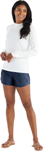 Vista 4 de Free Fly Pantalón corto con forro Breeze para mujer, absorbe la humedad, con protección solar UPF 50+ y forro de viscosa de bambú