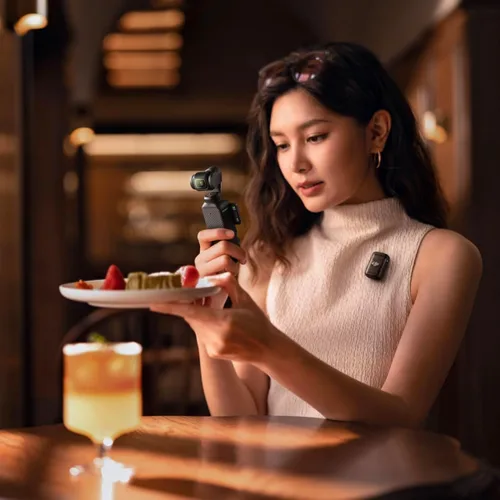 Vista 9 de DJI Osmo Pocket 3 Creator Combo, cámaras de vlogging con CMOS de 1 pulgada, cámara de vlog 4K/120fps, estabilización de 3 ejes, seguimiento