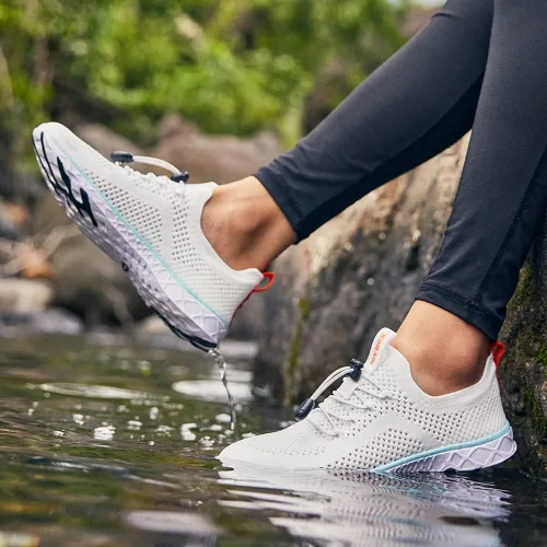 Vista 6 de KOLILI Zapatos de agua elegantes para mujer, zapatos de tenis para caminar con soporte de arco, lo mejor para deportes acuáticos, viajes y caminar
