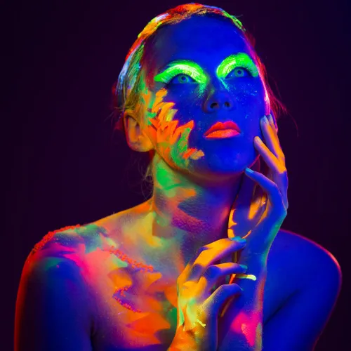 Vista 5 de Pintura neón para rostro y cuerpo (estilo de maquillaje), juego de pintura ultravioleta fluorescente con luz negra, 6 colores muy brillantes con 3