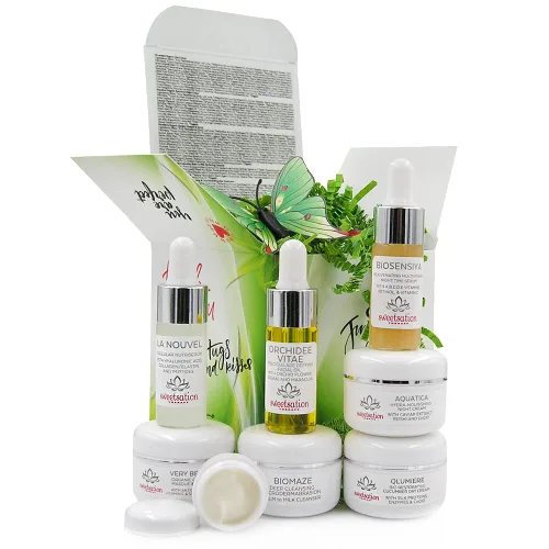 Vista 3 de YUNASENCE Caja de Secretos de Belleza. Colección de viaje de 8 productos clave. Suero de ácido hialurónico facial, aceite facial, suero