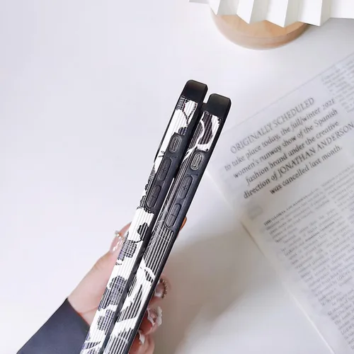 Vista 3 de Funda diseñada para iPhone 14 Pro, diseño de patrón de ondas, para mujer, funda protectora de piel sintética negra, funda protectora de silicona