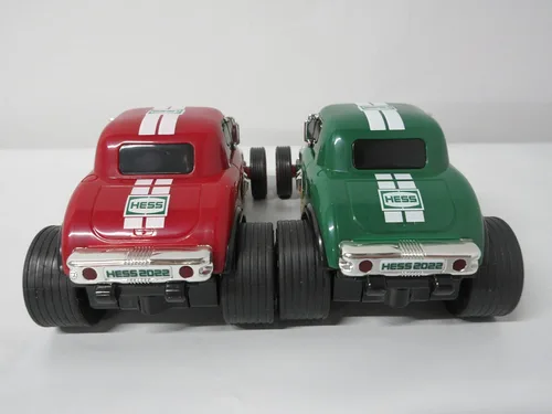 Vista 8 de Hess Camión de juguete 2022 Camión plano y Hot Rods