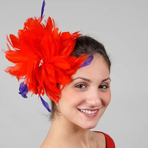 Vista 5 de AWAYTR 100 plumas de ganso natural para manualidades, boda, decoración de fiesta (rojo)