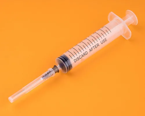 Vista 2 de Jeringa desechable de 0.3 fl oz con aguja de 22G/1.5 pulgadas, paquete individual (20)