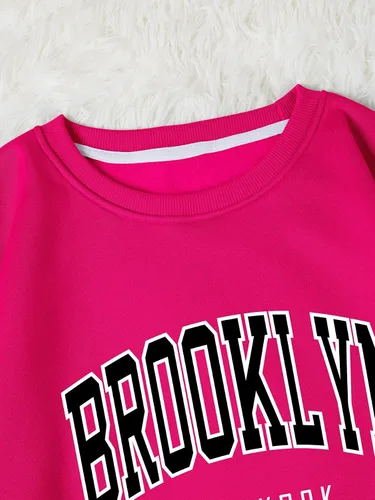 Vista 4 de WDIRARA Women's Letter Graphic Print Round Neck Long Sleeve Casual Pullover Sweatshirt Tops
