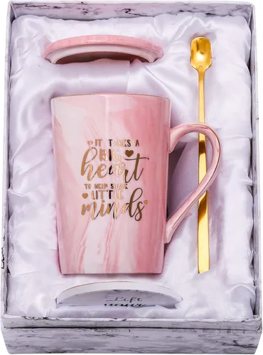 Vista 18 de ShinnyWis Regalos de graduación para mujeres 2026 - Taza con texto en inglés "She Believed She Could So She Did" Rosa