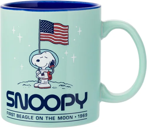 Vista 20 de Silver Buffalo Peanuts Featuring Snoopy Racing Team Finish Line 3D Sculpted Handle Ceramic Mug, 20 Ounces