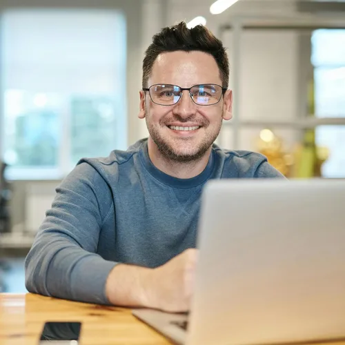 Vista 2 de LJCZKA Lentes rectangulares con bloqueo de luz azul para hombres y mujeres, marco de metal cuadrado, anteojos antifatiga ocular clásica