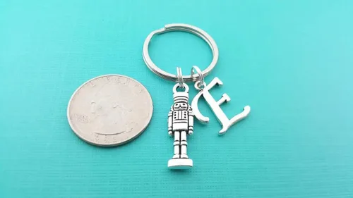 Vista 4 de Llavero cascanueces – Relleno de calcetines navideños – Joyería hecha a mano con dije simple – Regalo para ella (E)
