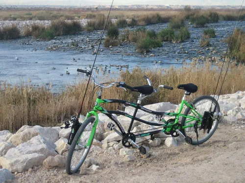 Vista 7 de Soporte para caña de pescar para bicicleta, muy fácil de montar en bicicleta, asegura 2 cañas para pescar en bicicleta