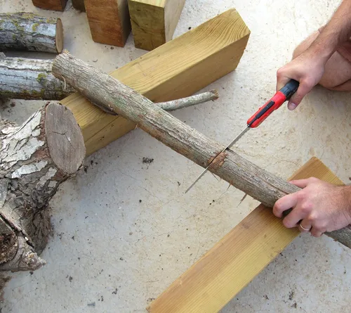 Vista 9 de TABOR TOOLS Sierra plegable con hoja curvada de 8 pulgadas y mango de agarre resistente, sierra de mano para podar árboles, recortar ramas, acampar