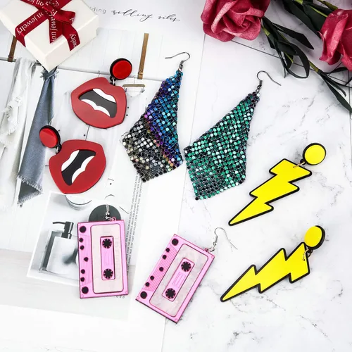 Vista 4 de Hicarer 4 pares de aretes de los años 80 para mujer, aretes de neón de los años 90, joyería retro para fiesta brillante, disfraz de los años 80
