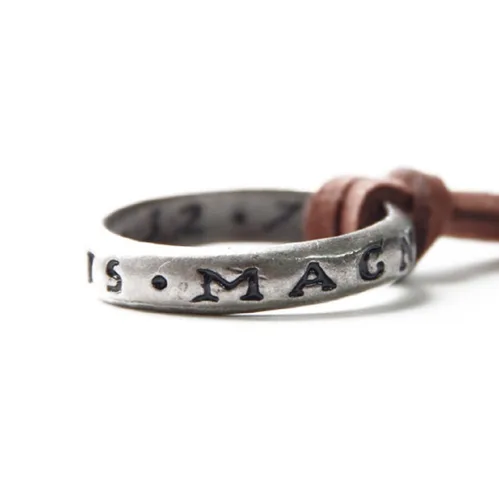 Vista 2 de Uncharted Nathan Drake's Ring with Necklace Strap From Collector's Edition