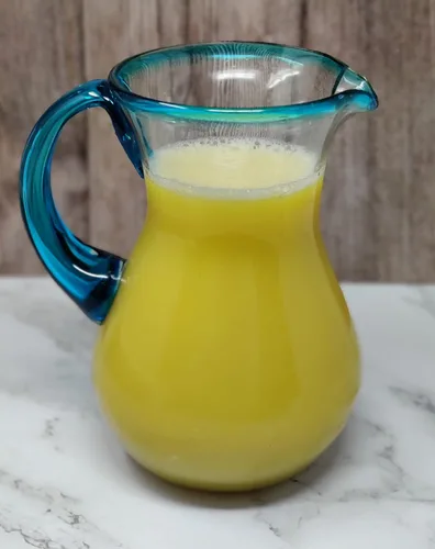 Vista 3 de Jarra mexicana de vidrio soplado a mano, borde y mango Aqua (84 oz)