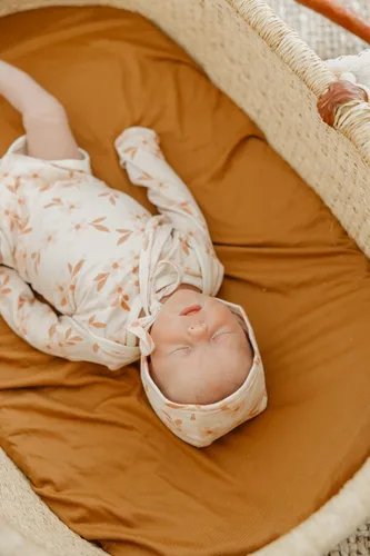Vista 6 de Copper Pearl Baby Bonnets Rue