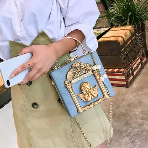 Vista 2 de QZUnique Bolso de noche con diseño de ángel de amor en relieve para mujer, bolso cruzado con cierre de lazo, bolso de hombro barroco